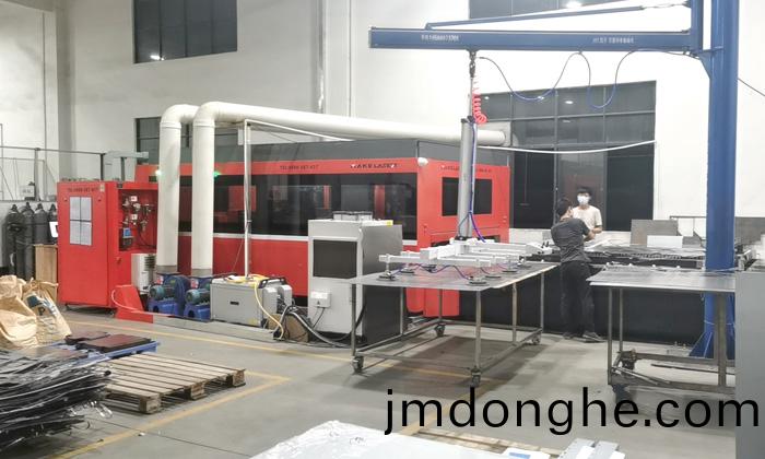 激(ji)光切(qie)割機(jī)設(shè)備